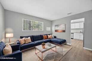 6955 Miss Muffet Ln S in Jacksonville, FL - Building Photo