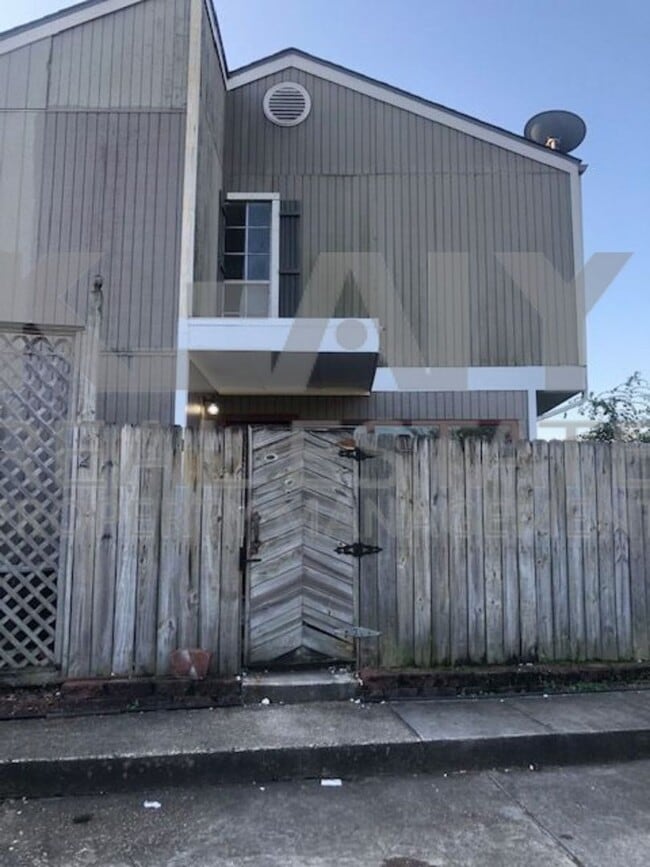 property at 407 Fox Run Ave