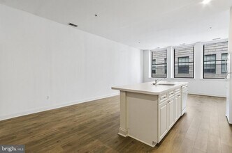 1300 Chestnut St in Philadelphia, PA - Building Photo - Building Photo