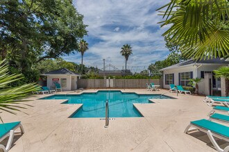 132 S Island Square Dr in St. Simons Island, GA - Building Photo - Building Photo