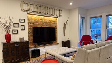 37 Fairfield St, Unit 1 in Cambridge, MA - Foto de edificio - Building Photo