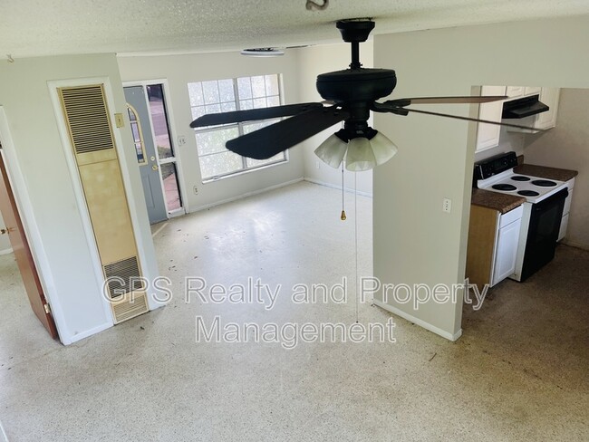 1030 Pine Valley Ln in Titusville, FL - Foto de edificio - Building Photo