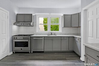 25 Cove Ave-Unit -1 in Norwalk, CT - Building Photo - Building Photo