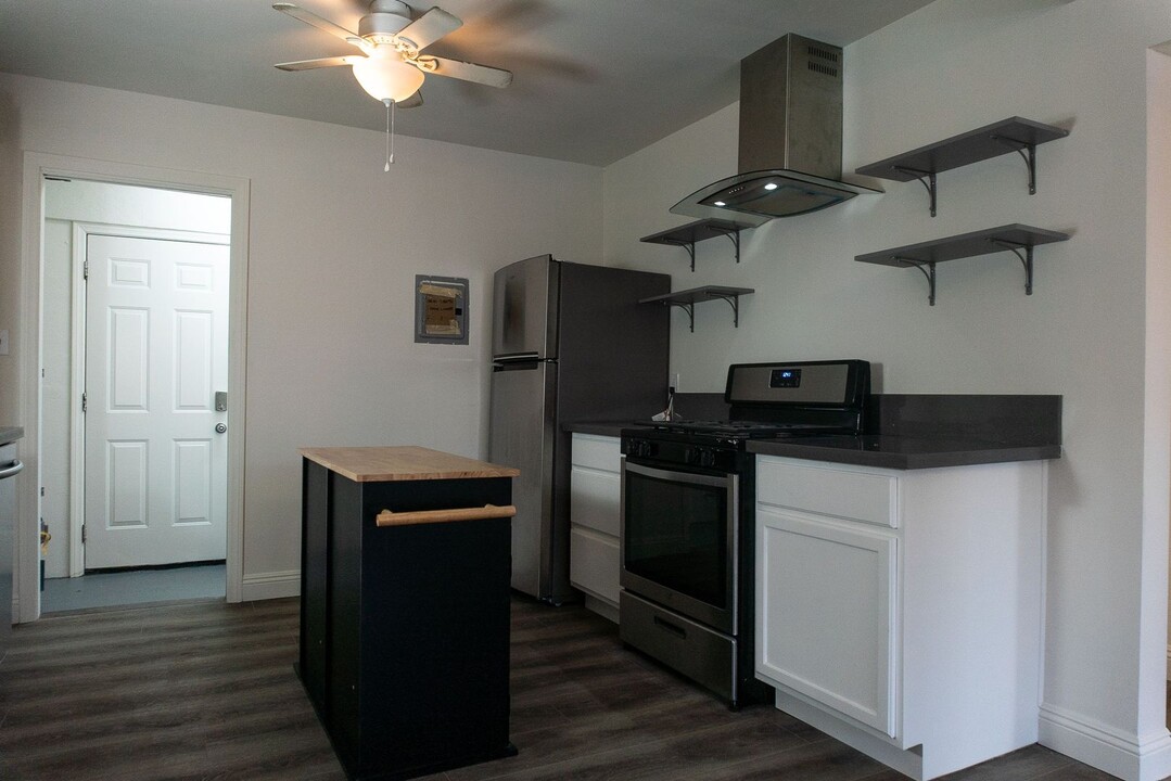568-570 10th St in Imperial Beach, CA - Foto de edificio