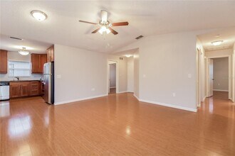 1433 Vinetree Dr in Brandon, FL - Building Photo - Building Photo