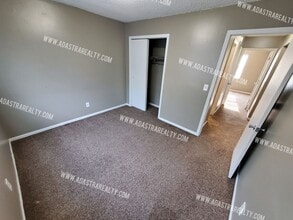 811 N Washington St in Spring Hill, KS - Building Photo - Building Photo