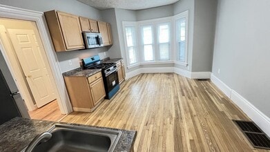 31 Ridgeway St in Lynn, MA - Building Photo - Building Photo