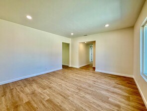 13542 Del Sur St in San Fernando, CA - Building Photo - Building Photo