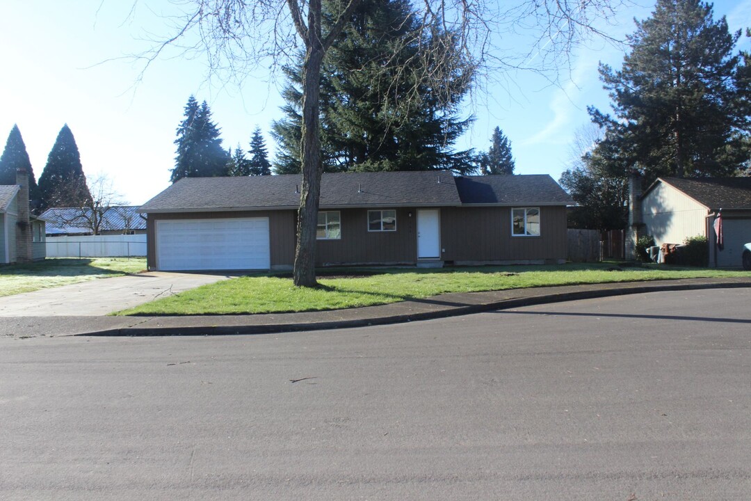 244 NE Palomar Ct in Hillsboro, OR - Building Photo