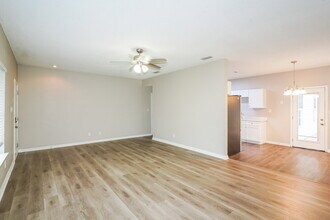 331 Lake Forest Dr in La Vergne, TN - Building Photo - Building Photo