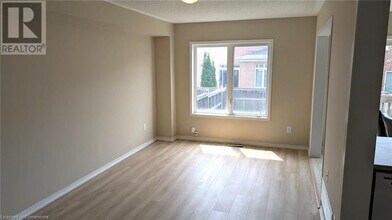 4812 Thomas Alton Blvd in Burlington, ON - Building Photo - Building Photo