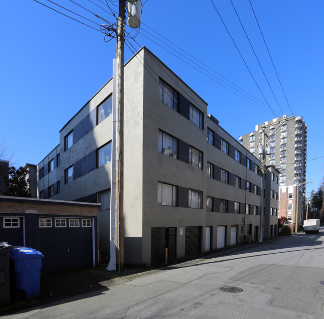 Park Strand Apartments in Vancouver, BC - Building Photo - Building Photo