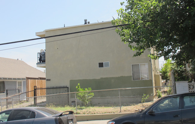 1110 S Kenmore Ave in Los Angeles, CA - Foto de edificio - Building Photo