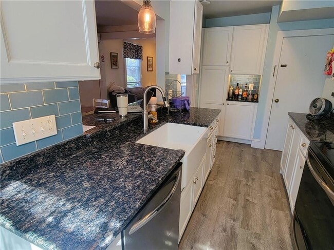 18 Palmer St in Newport, RI - Building Photo - Building Photo