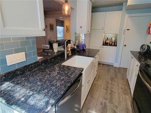 18 Palmer St in Newport, RI - Building Photo - Building Photo