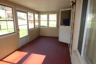 3436 Brinway Dr in West Mifflin, PA - Building Photo - Building Photo