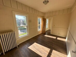 133 S Cottage St, Unit Upper in Whitewater, WI - Building Photo - Building Photo