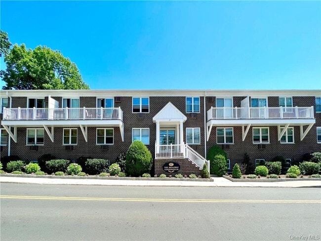 17 Broadway in Harrison, NY - Foto de edificio - Building Photo