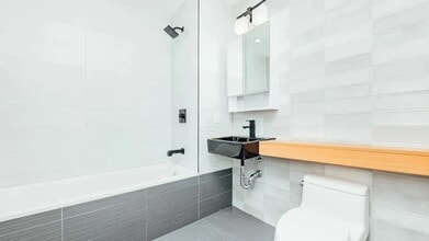 Furnished room/NOT APARTMENT in Brooklyn, NY - Building Photo - Building Photo