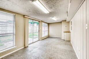 7010 Foxmont Ln in Humble, TX - Building Photo