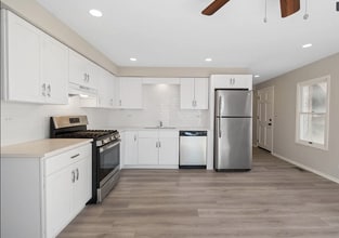 427 Delles Rd in Wheaton, IL - Building Photo - Building Photo