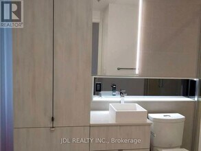 215 Queen St W in Toronto, ON - Building Photo - Building Photo