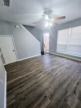 4004 W Pioneer Dr in Irving, TX - Foto de edificio - Building Photo