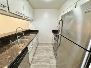 3715 S Canfield Ave, Unit 203 in Los Angeles, CA - Building Photo - Building Photo