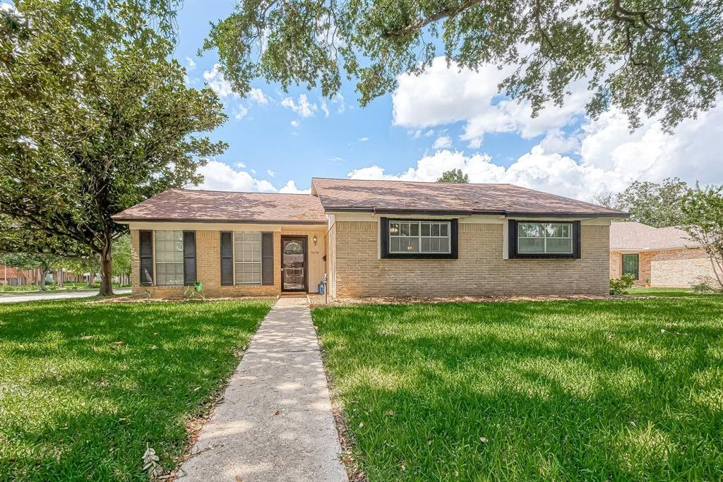 9654 Meadowland Dr in Houston, TX - Building Photo
