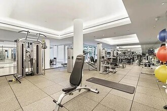241 Fifth Avenue in New York, NY - Building Photo - Building Photo