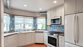 11560 Stone Ave N in Seattle, WA - Building Photo