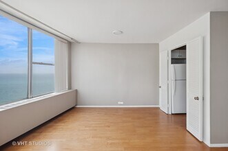 5757 N Sheridan Rd in Chicago, IL - Building Photo - Building Photo
