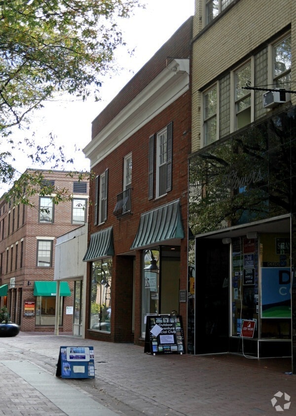 Main Street Apartments in Charlottesville, VA - Foto de edificio - Primary Photo