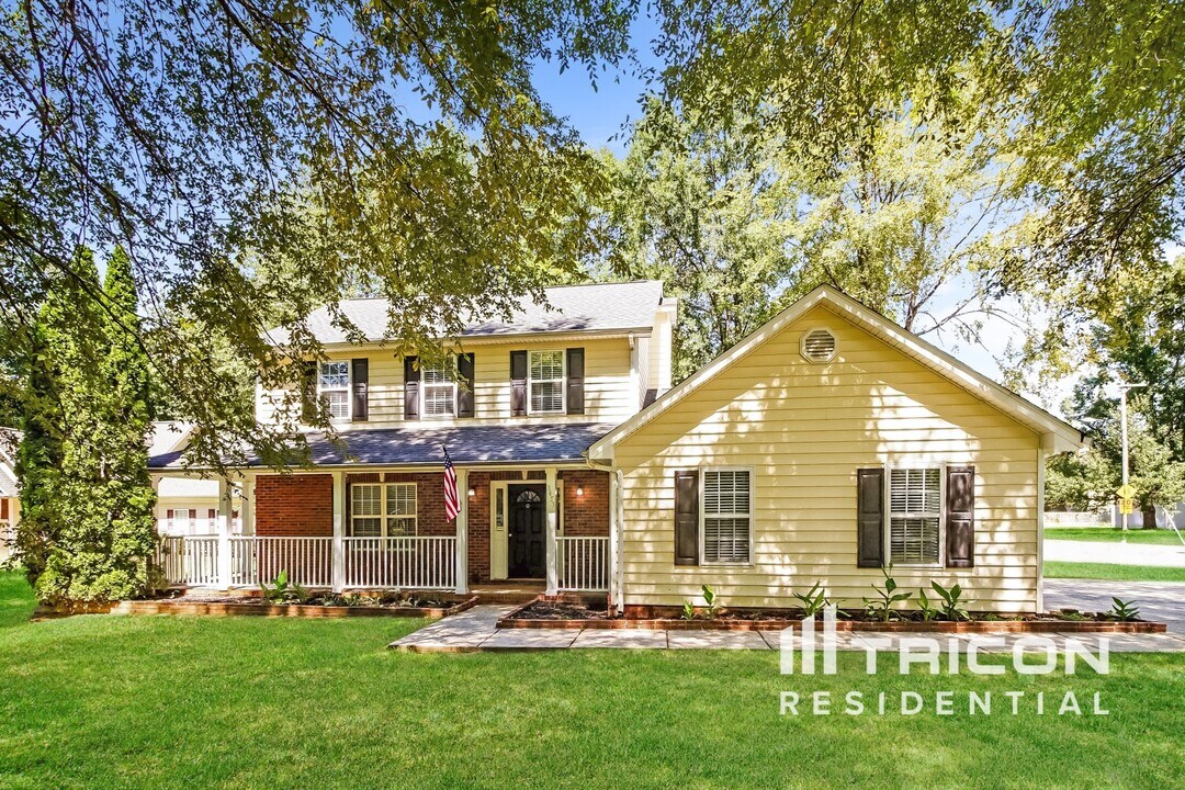 3453 Sunset Rd in Charlotte, NC - Building Photo