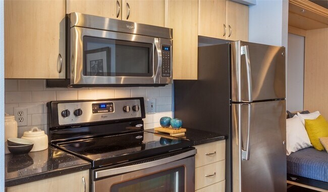 812 5th Ave N, Unit 209 in Seattle, WA - Building Photo - Building Photo
