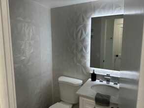 5838 SW 74th Terrace in South Miami, FL - Foto de edificio - Building Photo