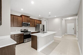 10072 Lake Wales Cir in Sarasota, FL - Building Photo - Building Photo