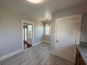 1822 3rd St in Bakersfield, CA - Foto de edificio - Building Photo