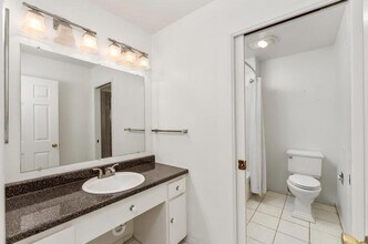 709 Woodside Ln E in Sacramento, CA - Building Photo - Building Photo