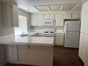 43813 San Francisco Ave in Lancaster, CA - Building Photo - Building Photo