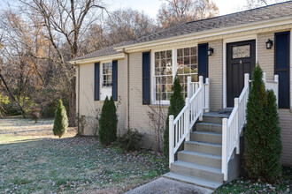 7635 Charlotte Pike in Nashville, TN - Building Photo - Building Photo