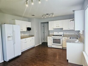 650 Goldenrod St in Kyle, TX - Building Photo - Building Photo