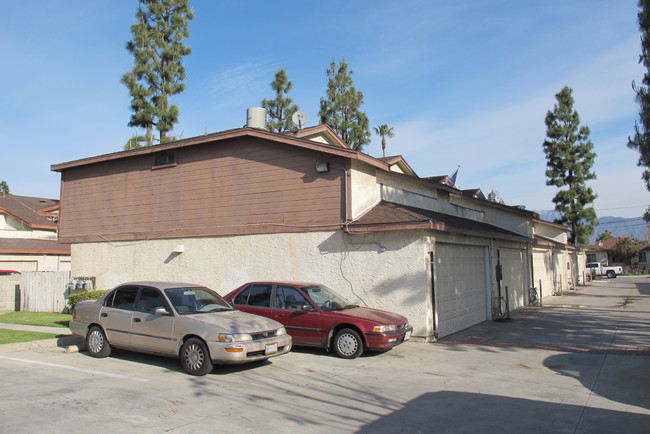 11130 Elliott Ave in El Monte, CA - Foto de edificio - Building Photo