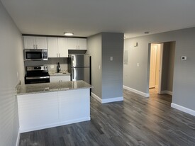 Avon Apartments in Stratford, CT - Building Photo
