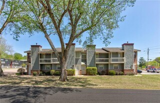 515 W Benton St in Siloam Springs, AR - Building Photo