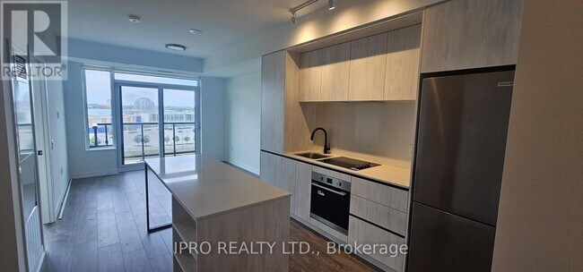 2495-2495 Eglinton Ave W in Mississauga, ON - Building Photo - Building Photo