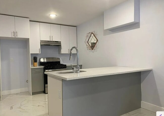 397 Woodlawn Ave, Unit B