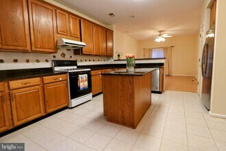 34 Windsor Pond Rd in West Windsor Township, NJ - Building Photo - Building Photo