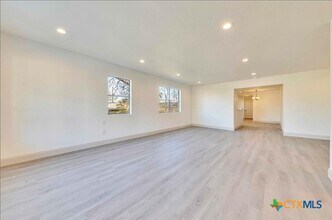 214 Jackman St in San Marcos, TX - Building Photo - Building Photo