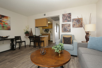 Vue Nineteen 01 in Tempe, AZ - Building Photo - Interior Photo